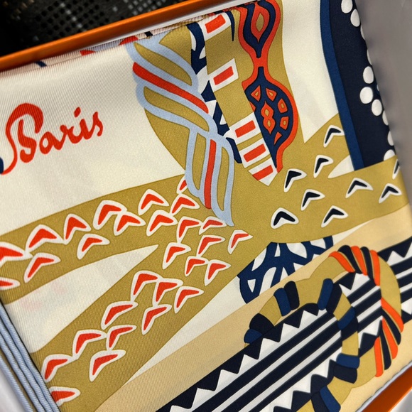 Authentic 100% Silk Hermes scarf brand new never worn - Picture 1 of 7